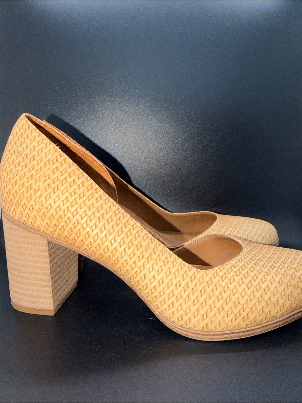 Zodiac Women's Beige/camel Textured Block Heel Pumps size 9